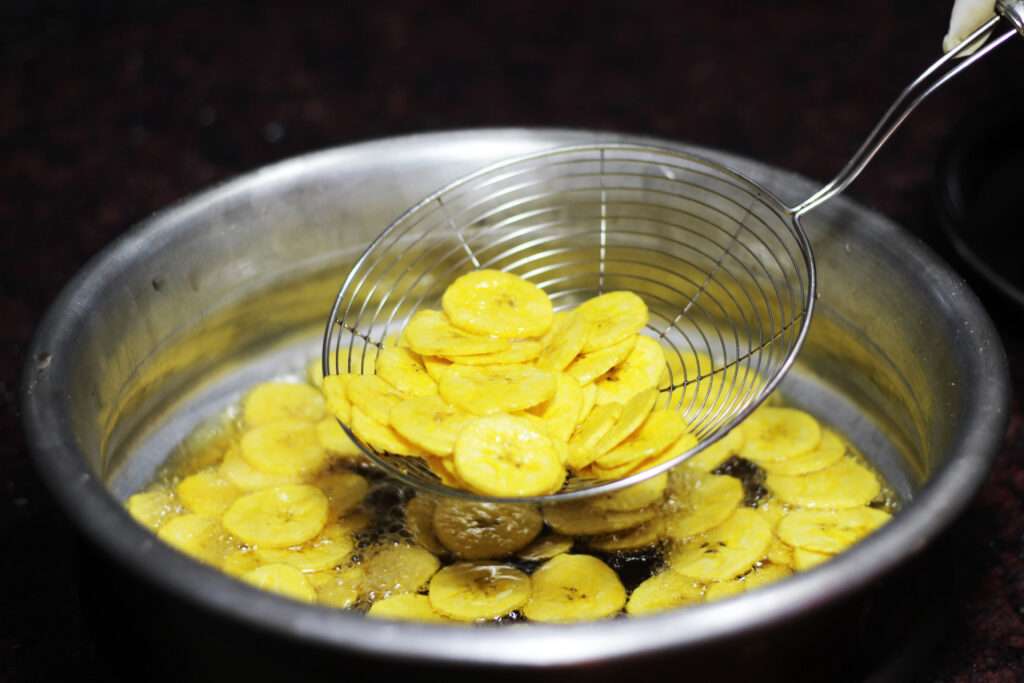 snacking-banana-chips-ready-to-eat